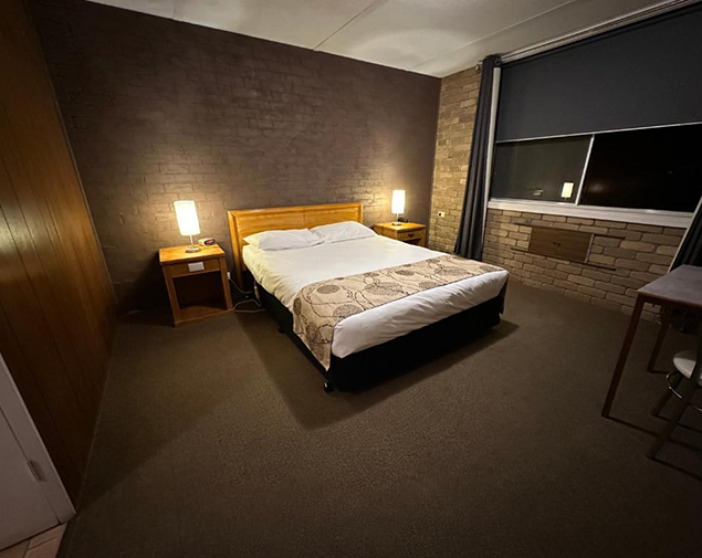 Queen room wedderburn motel, wedderburn