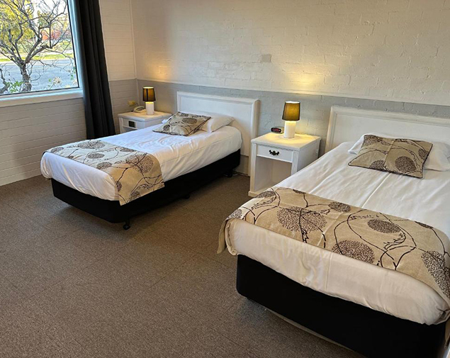 2 Single beds at wedderburn motel